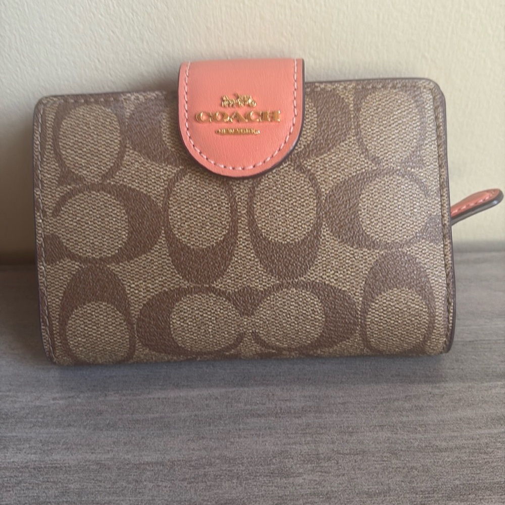 Gently used Coach Wallet (authentic!)